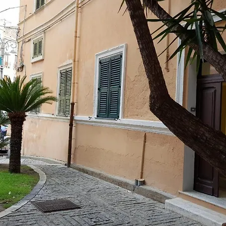 Apartment Sa Domu Antiga Cagliari